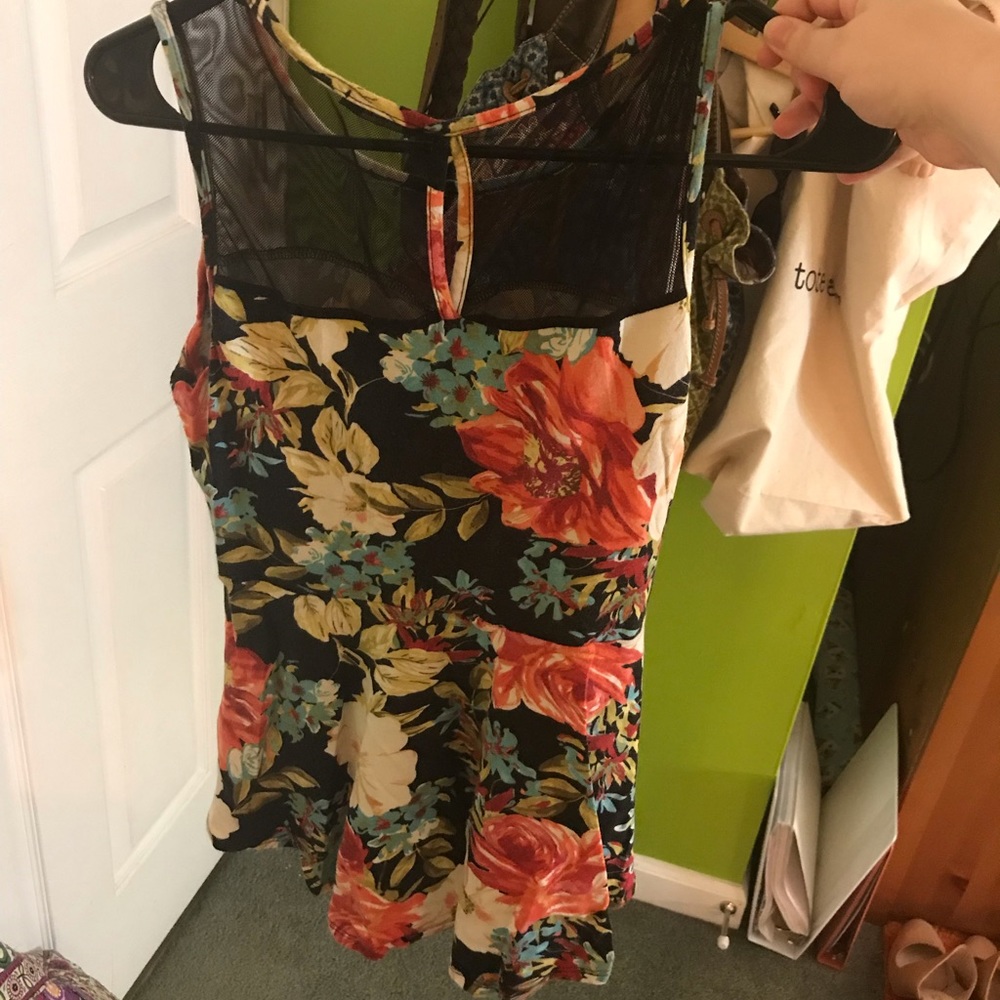 Floral Pattern High Low Top - Picture 4 of 4